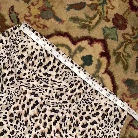 ZAC & RACHEL CHEETAH PRINT CAPRI PANTS WITH TUMMY-SLIMMING MESH PANEL. - Picture 10 of 10